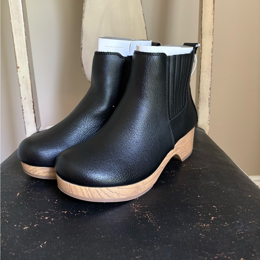 Universal Thread Ankle Boot